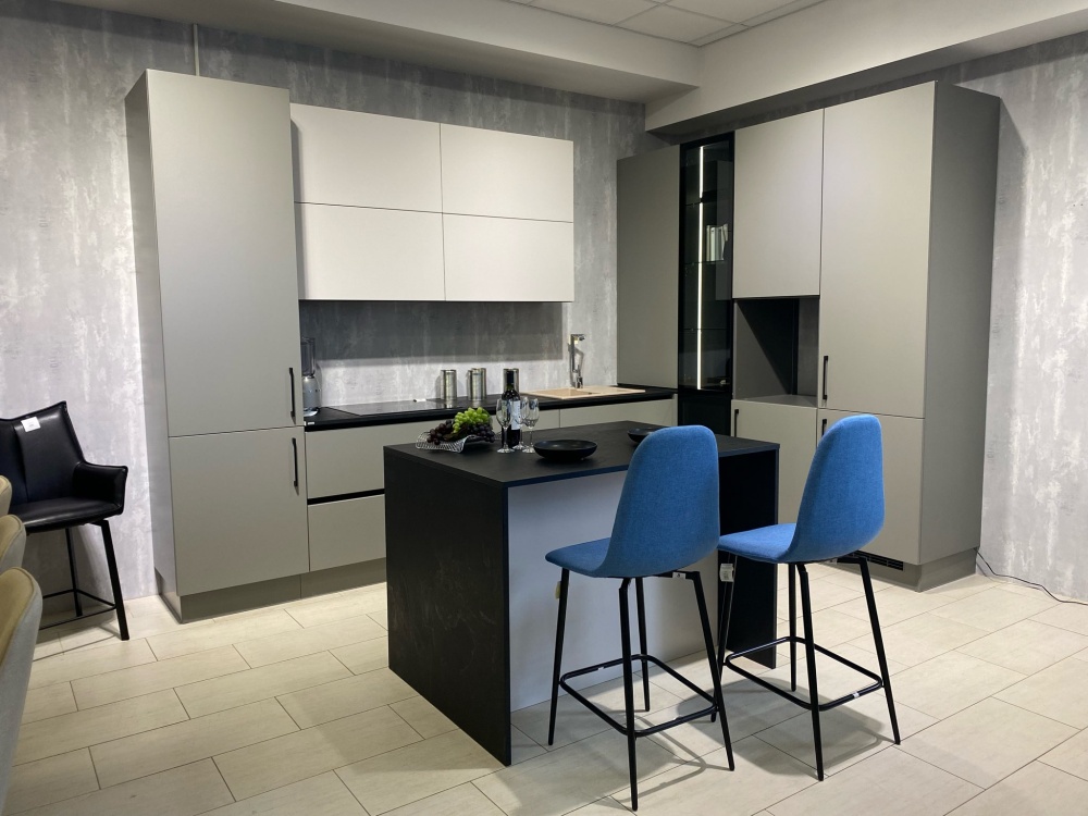 Кухня современная в наличии Solo gola